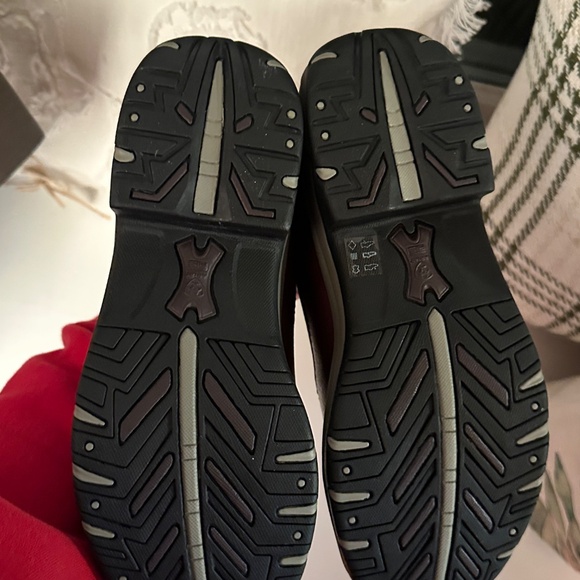 NWT Women's Ariat Terrain Boots: Size 7.5 - Picture 10 of 12